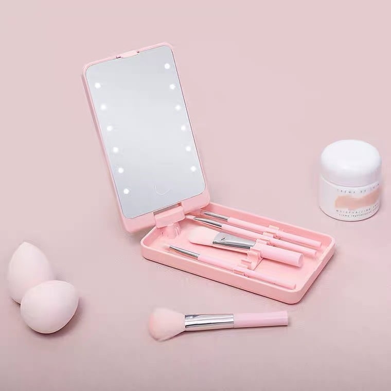 💖Travel Makeup Brush Set  with LED light